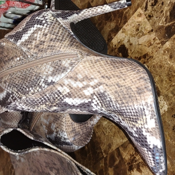 Jessica Simpson Over The Knee Boots 🤩 - Picture 5 of 7